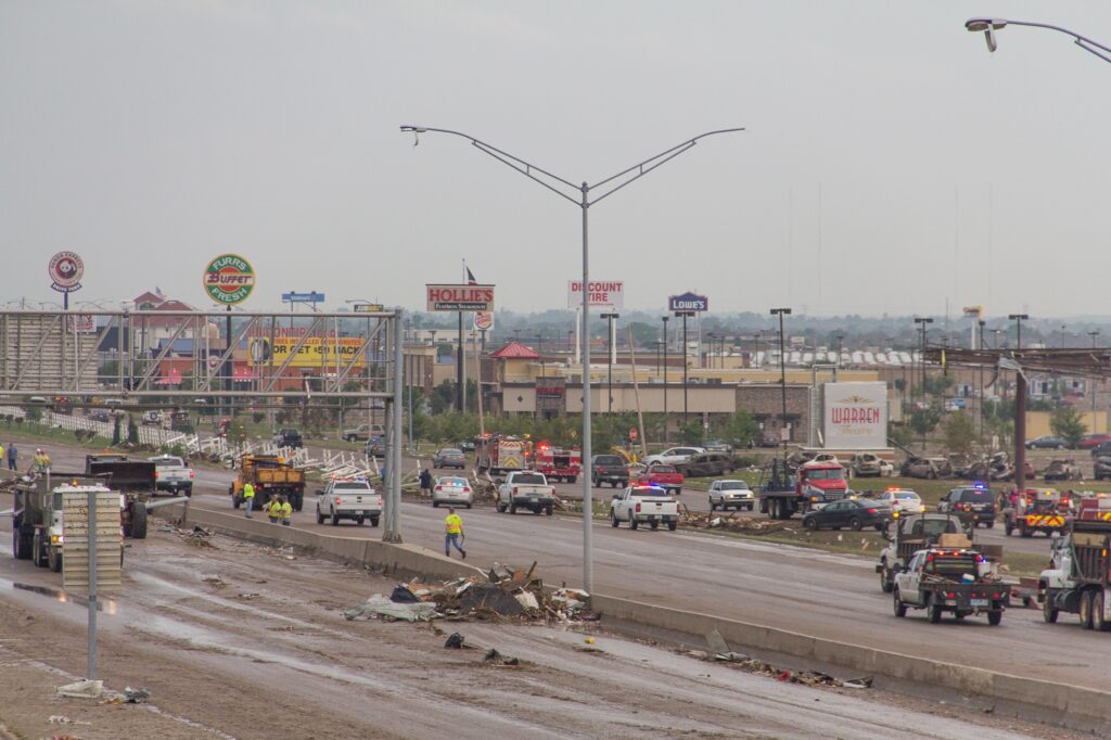 Looking south from 4th street bridge over I-35