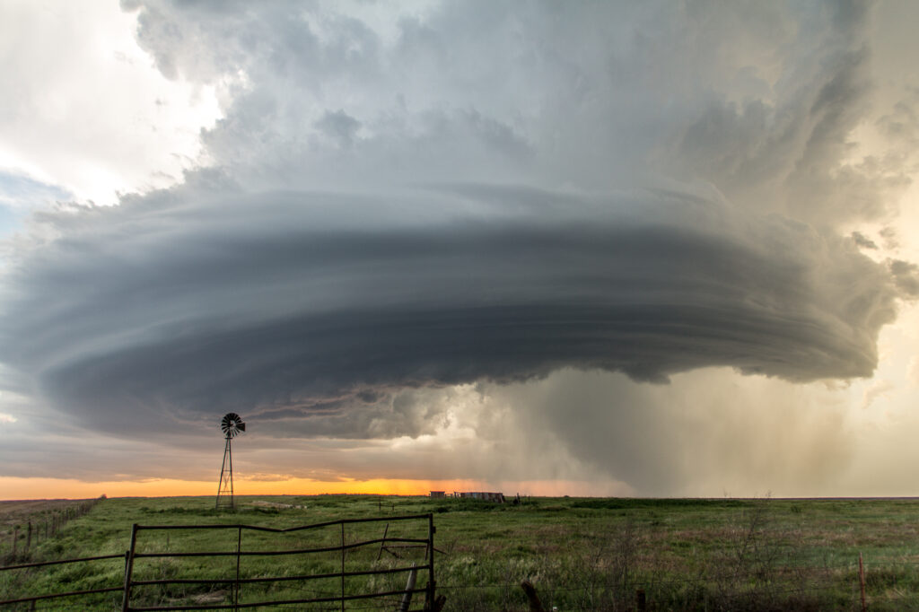 Beautifully structured supercell in Hodgeman County, KS