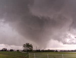 The sulphur tornado approaches US177