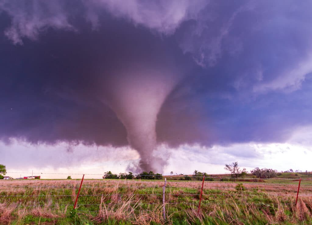 EF-4 Tornado near the town of Wynnewood, Oklahoma on May 9, 2016