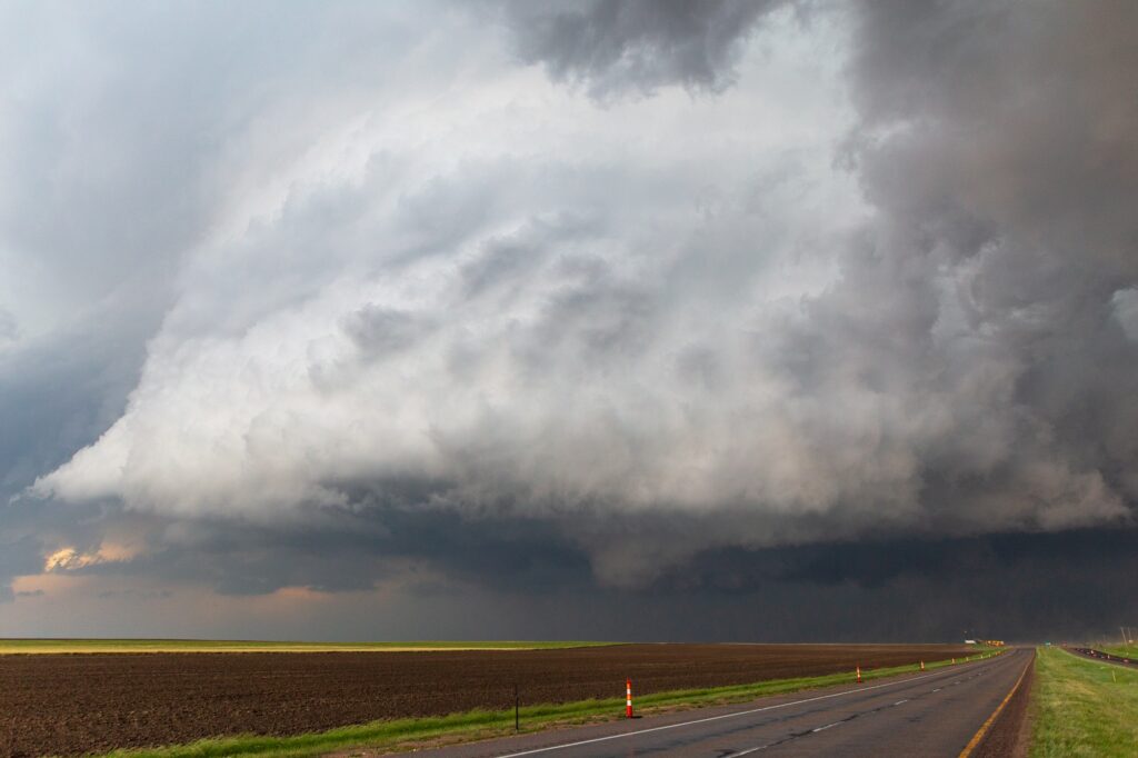 Never produced. No idea how it didn't. I haven't seen a carved out violent looking meso such as this since Bowdle, SD May 22, 2010