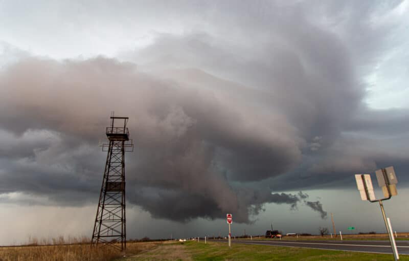 Supercell crosses US-287 near Goodlett, TX