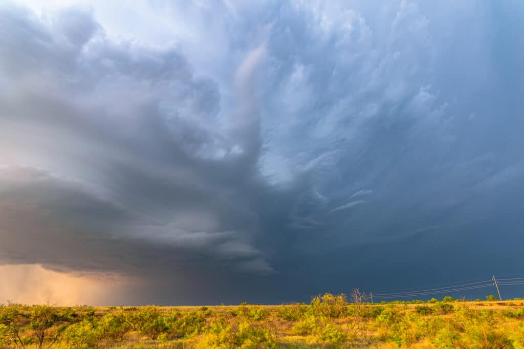 Beautiful supercell structure over Lake Kemp in Texas