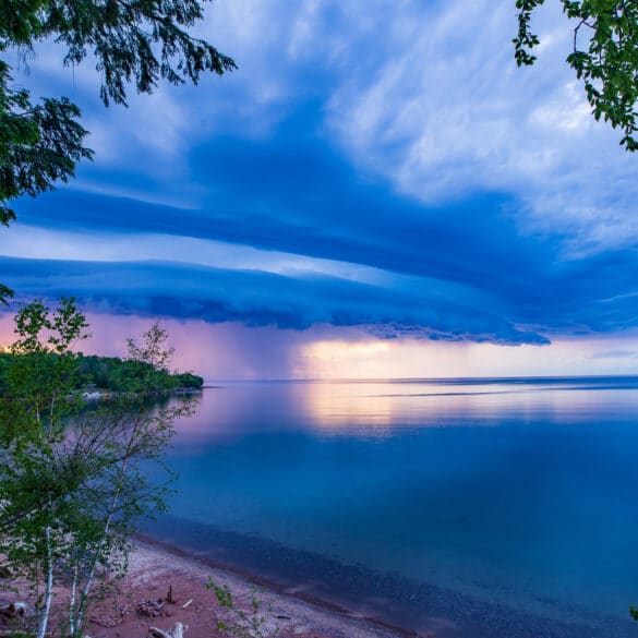 A thunderstorm over Lake Superior with a beautiful shelf cloud