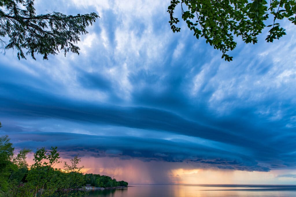 A shelf cloud rolls gently over Lake Superior in July 2020